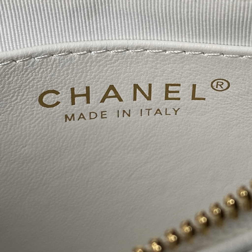 Chanel clutch with chain, AP3786 white lambskin