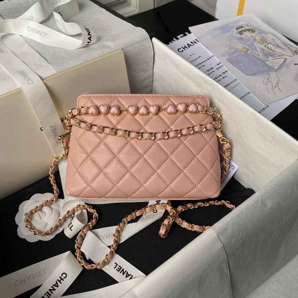 Chanel clutch with chain, AP3787 pink shiny crumpled calfskin
