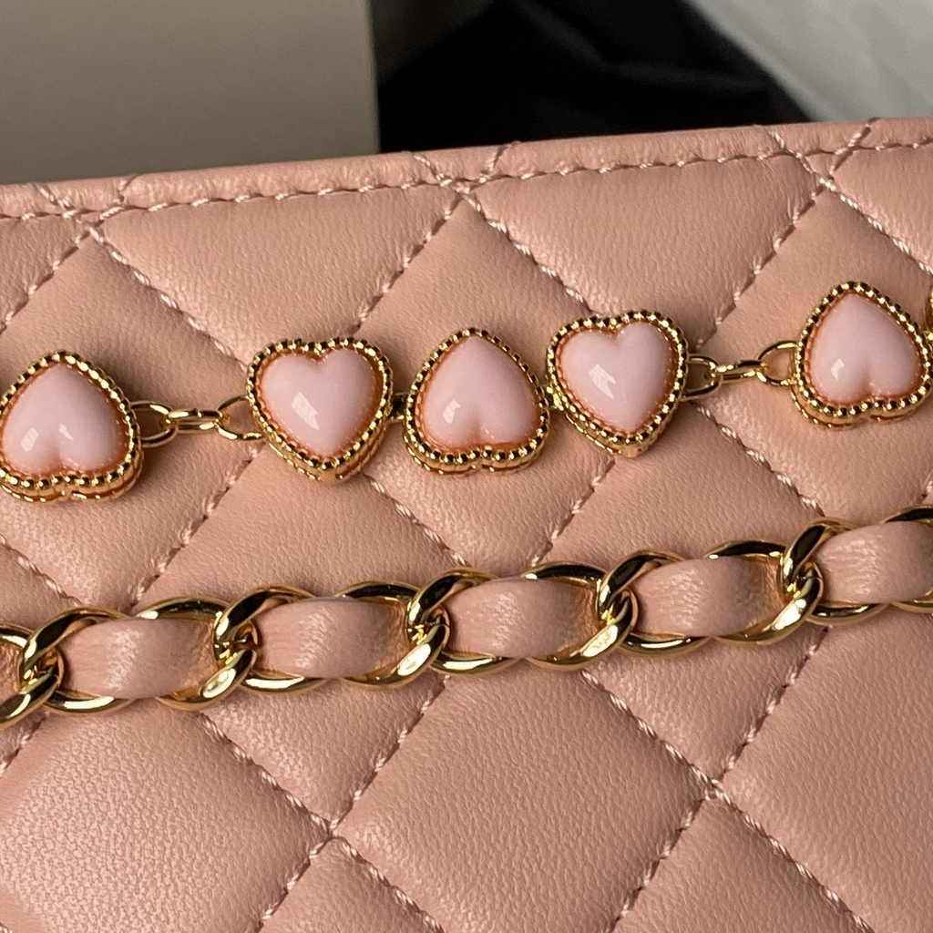 Chanel clutch with chain, AP3787 pink shiny crumpled calfskin