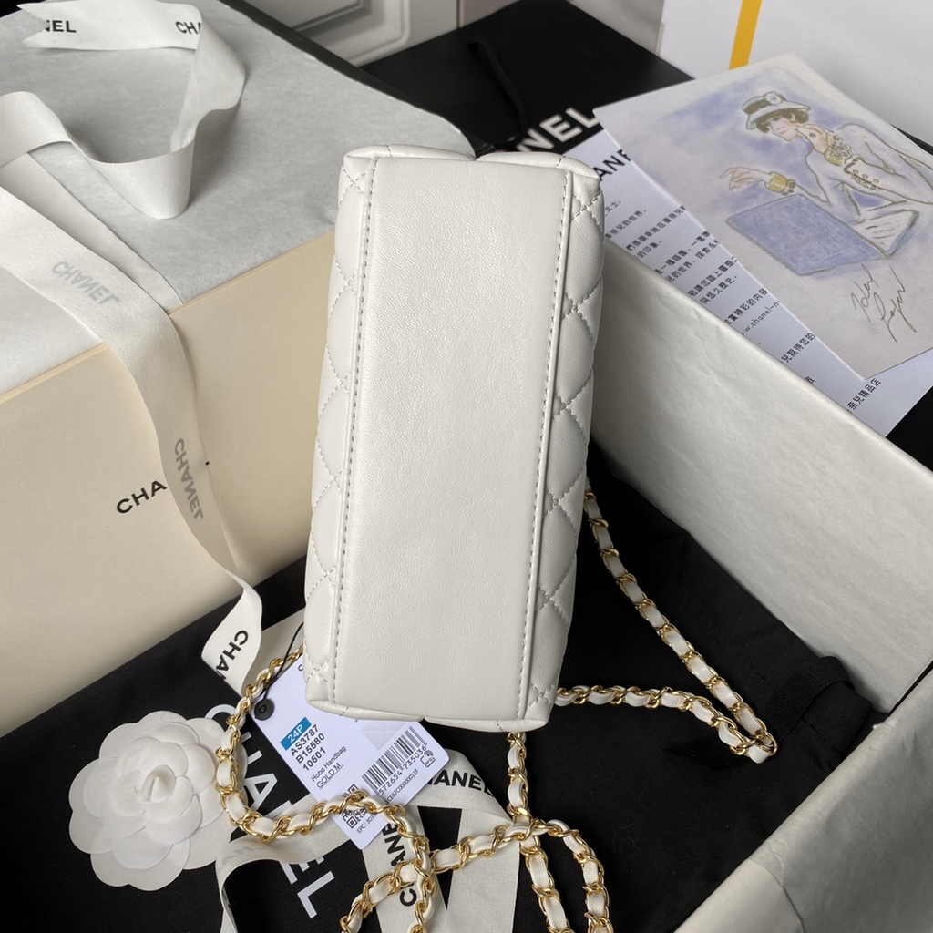 Chanel clutch with chain, AP3787 white shiny crumpled calfskin