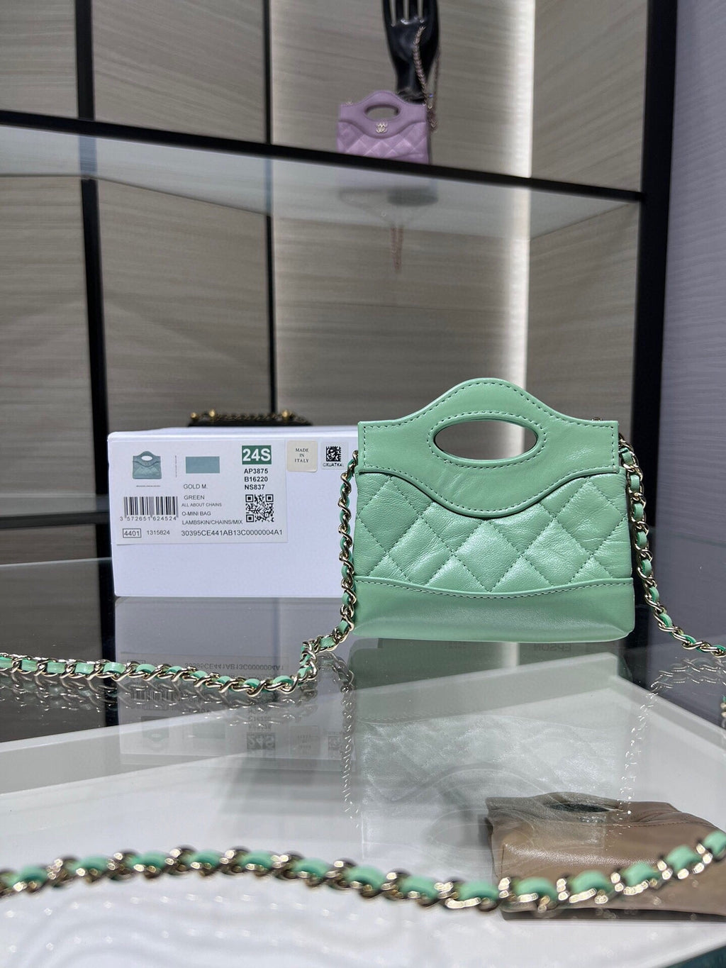 Chanel clutch with chain AP3875 green shiny lambskin