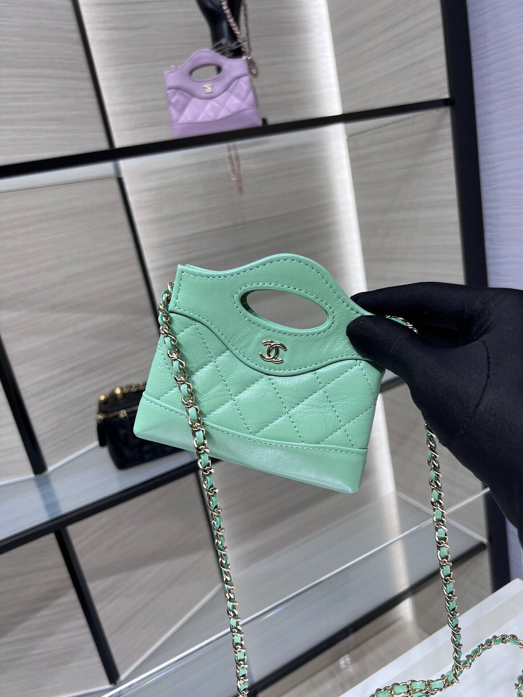 Chanel clutch with chain AP3875 green shiny lambskin