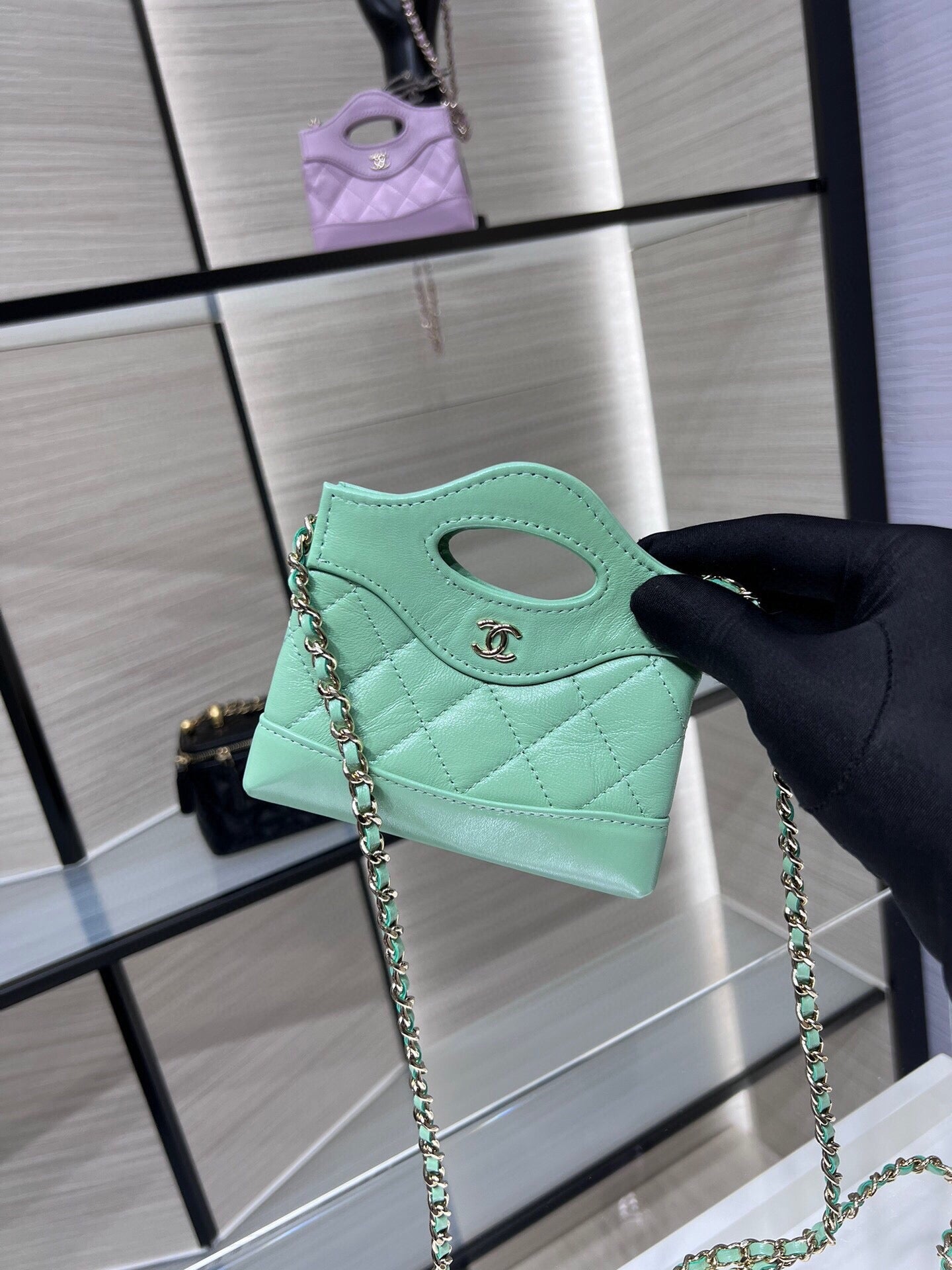 Chanel clutch with chain AP3875 green shiny lambskin