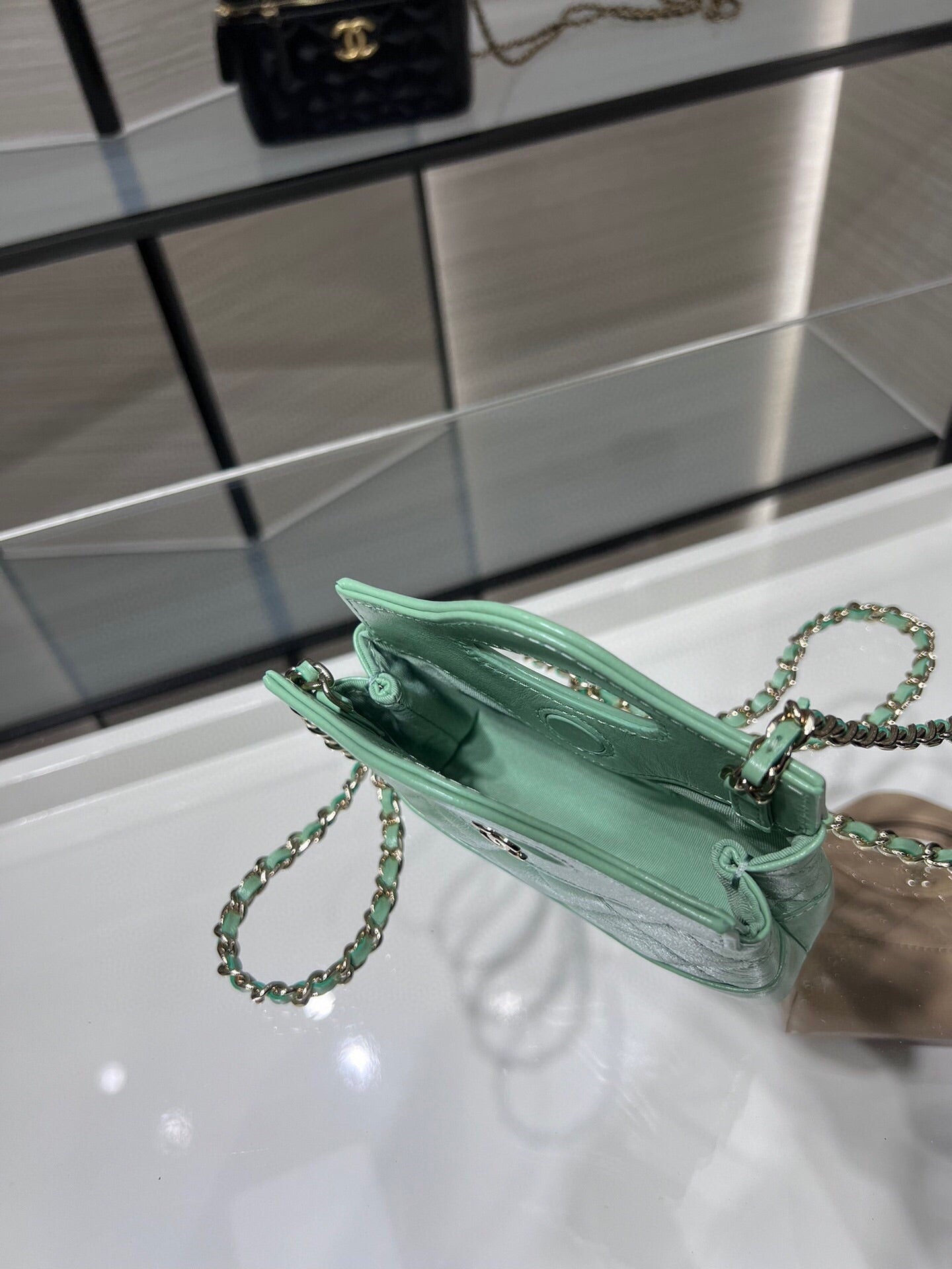 Chanel clutch with chain AP3875 green shiny lambskin