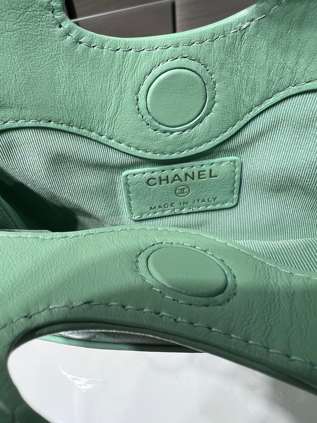 Chanel clutch with chain AP3875 green shiny lambskin