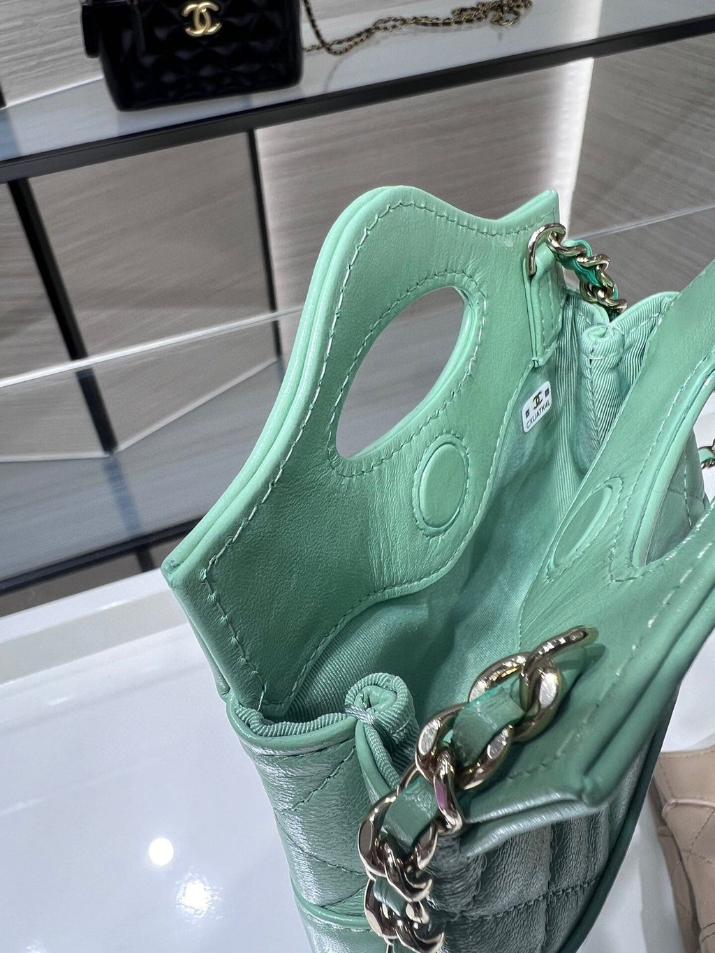 Chanel clutch with chain AP3875 green shiny lambskin
