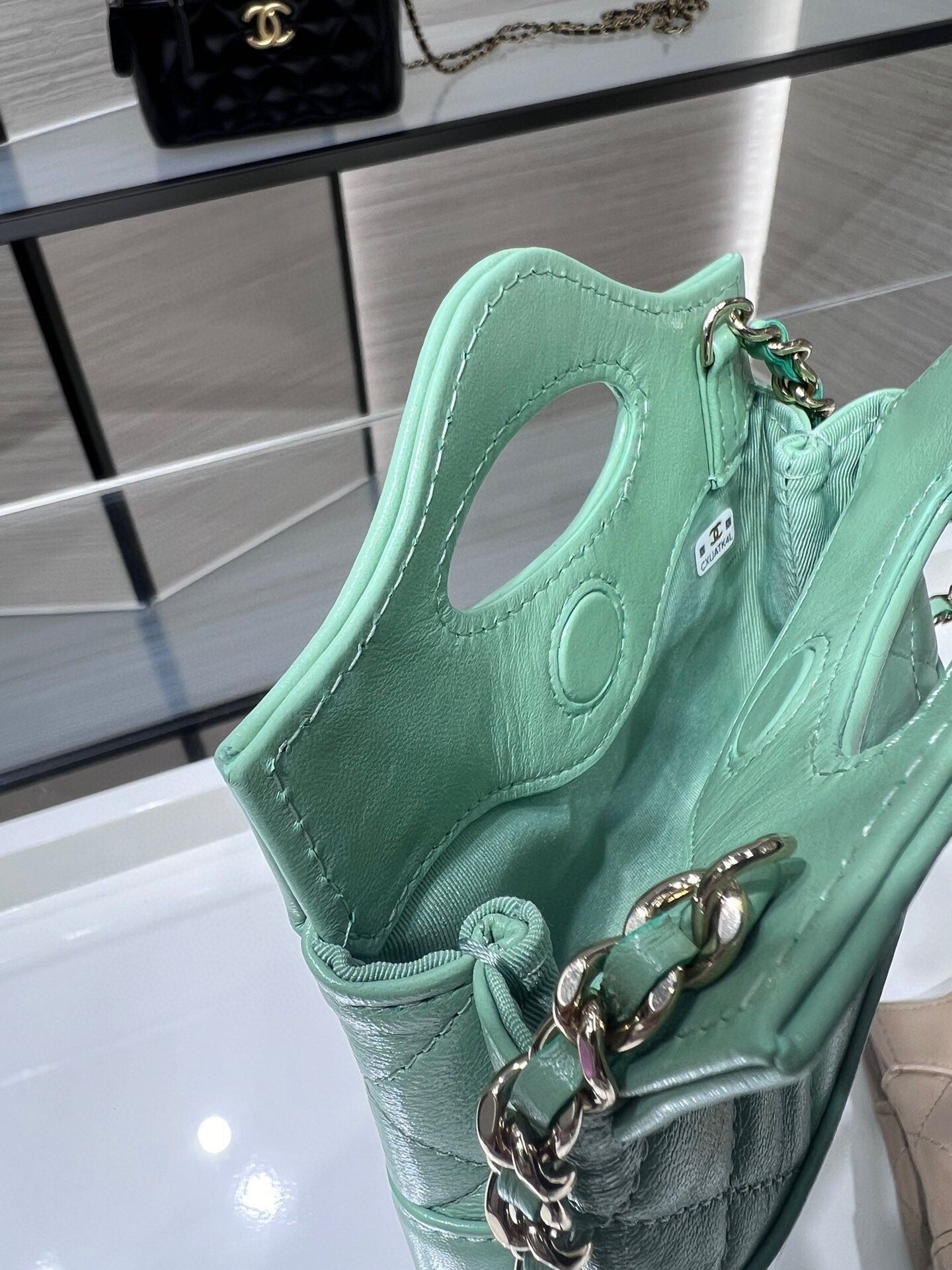Chanel clutch with chain AP3875 green shiny lambskin