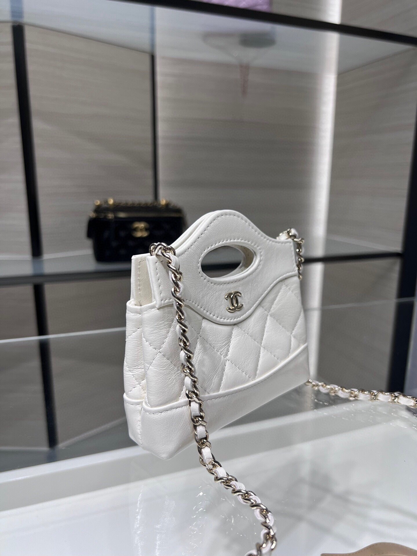 Chanel clutch with chain AP3875 beige shiny lambskin