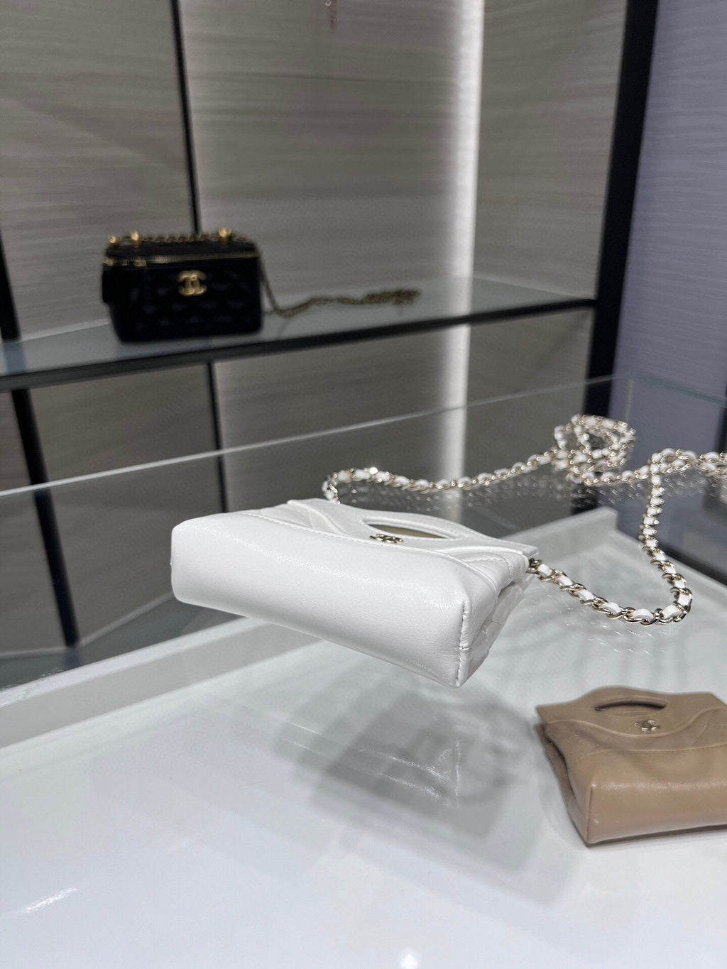 Chanel clutch with chain AP3875 beige shiny lambskin