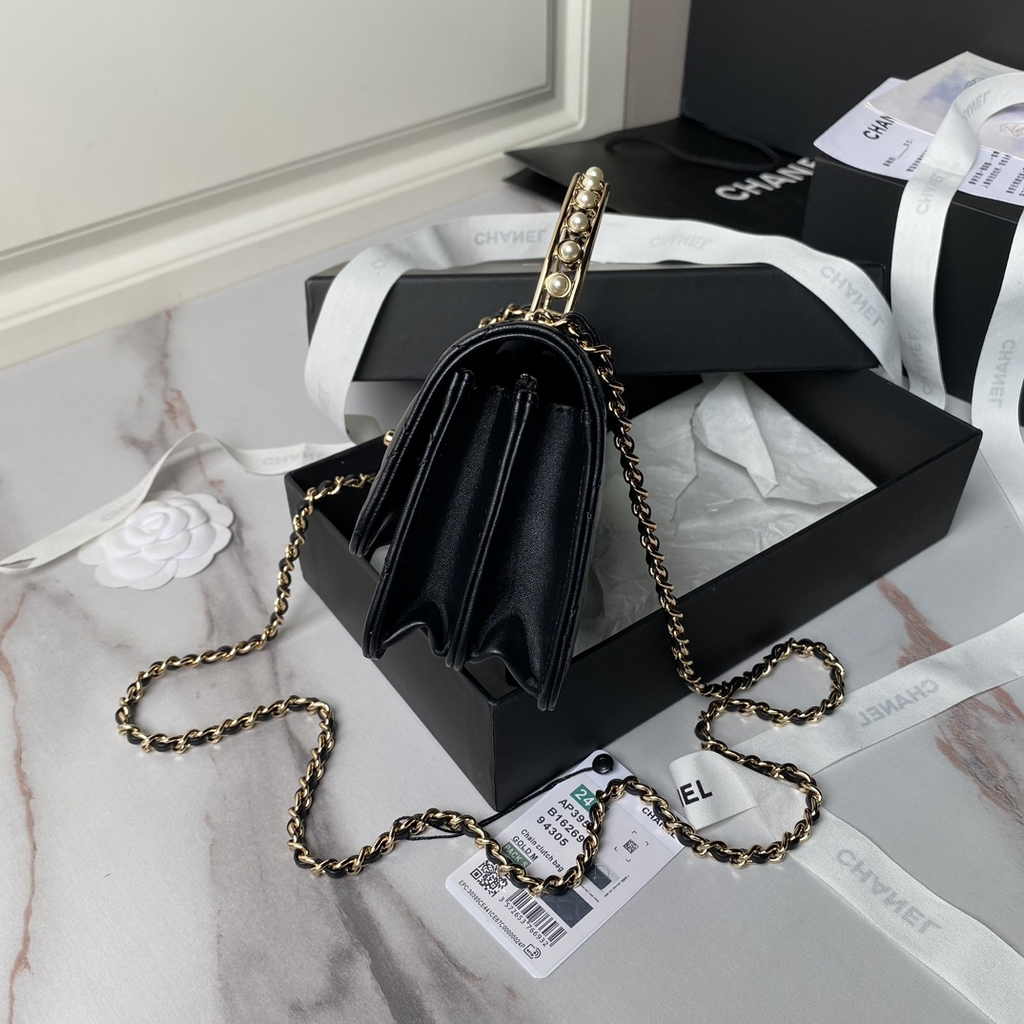 Chanel Clutch with Chain AP3974 Lambskin Black