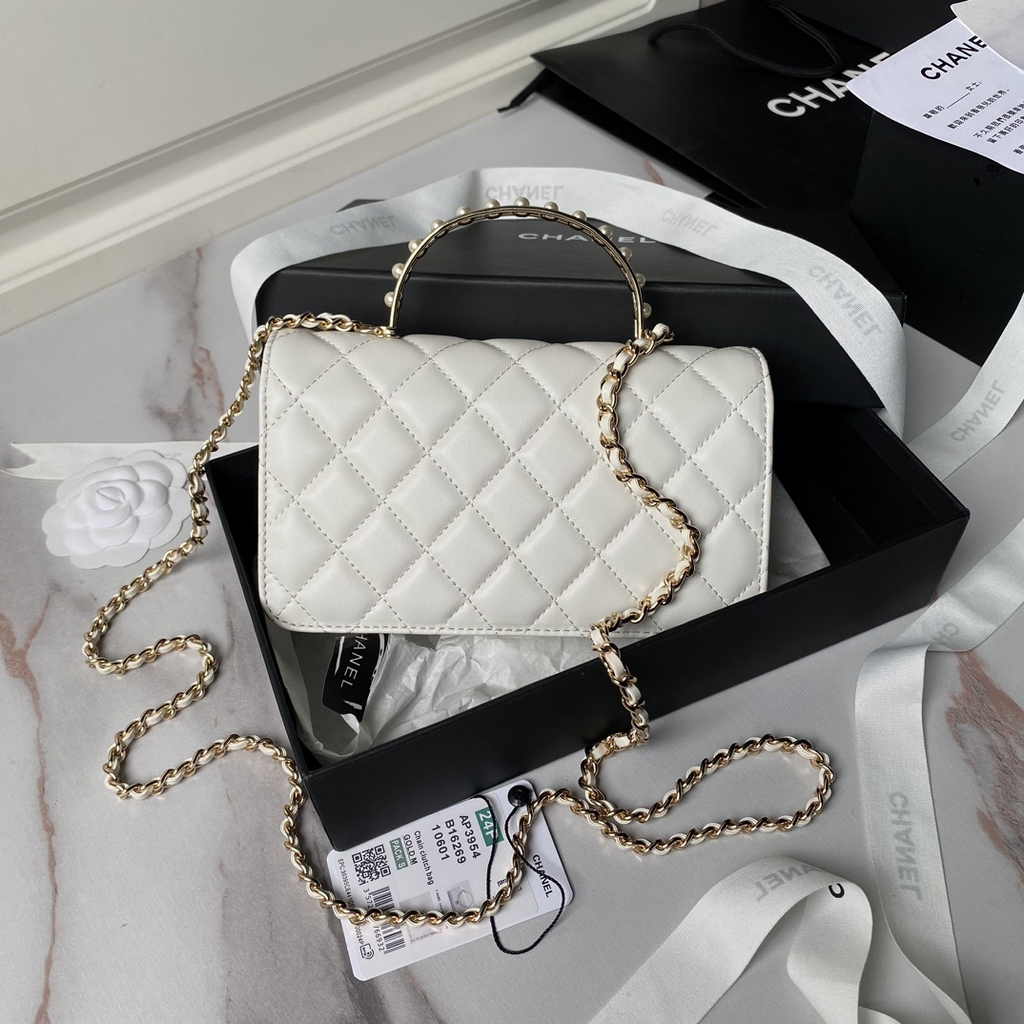 Chanel Clutch with Chain AP3974 Lambskin White