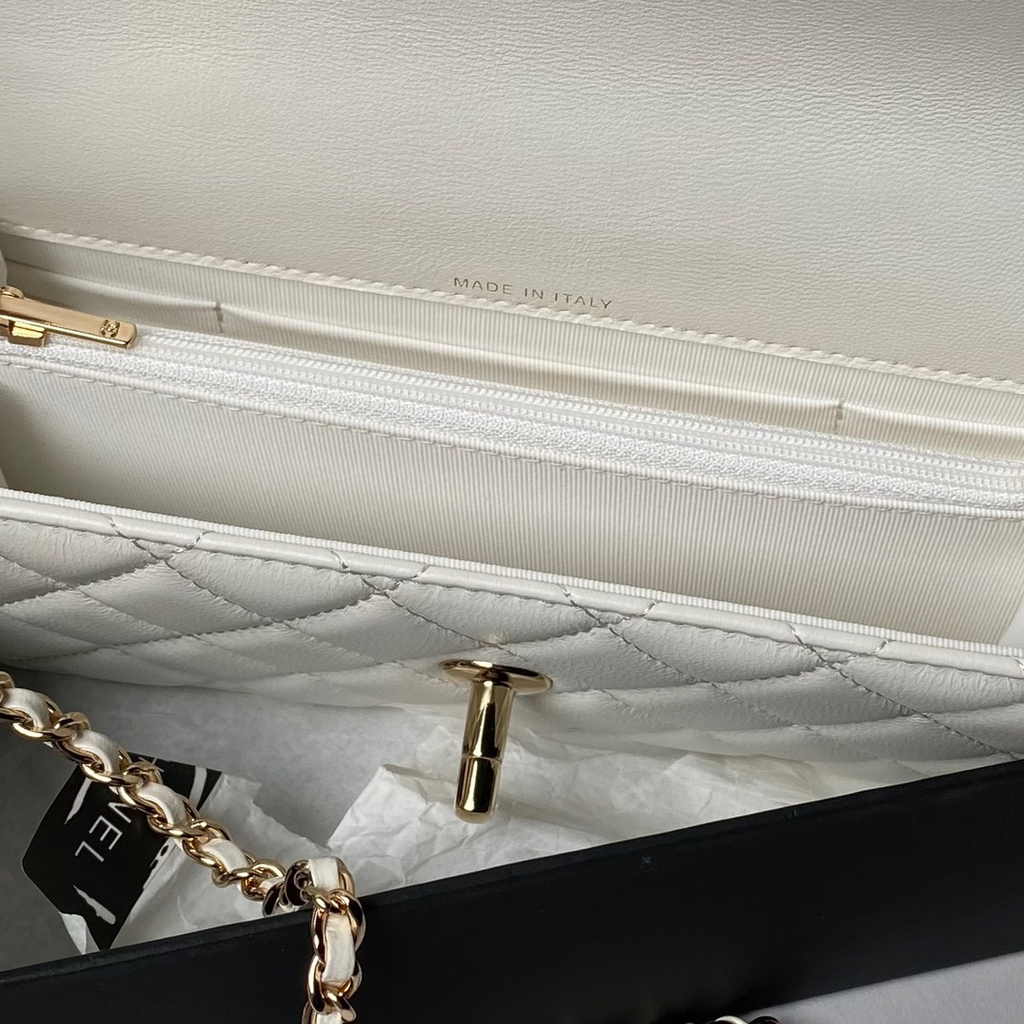 Chanel Clutch with Chain AP3974 Lambskin White