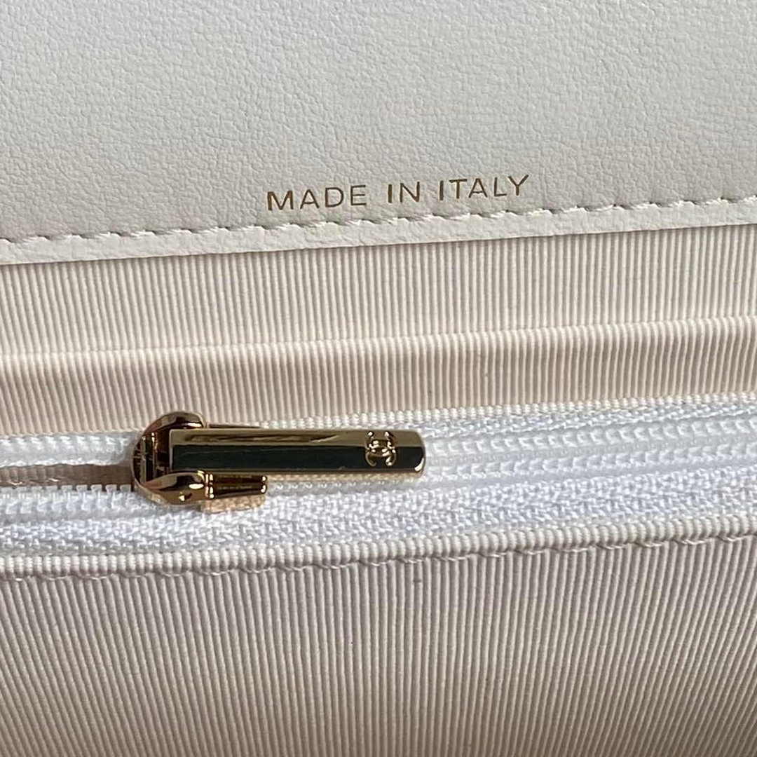 Chanel Clutch with Chain AP4044 Lambskin White