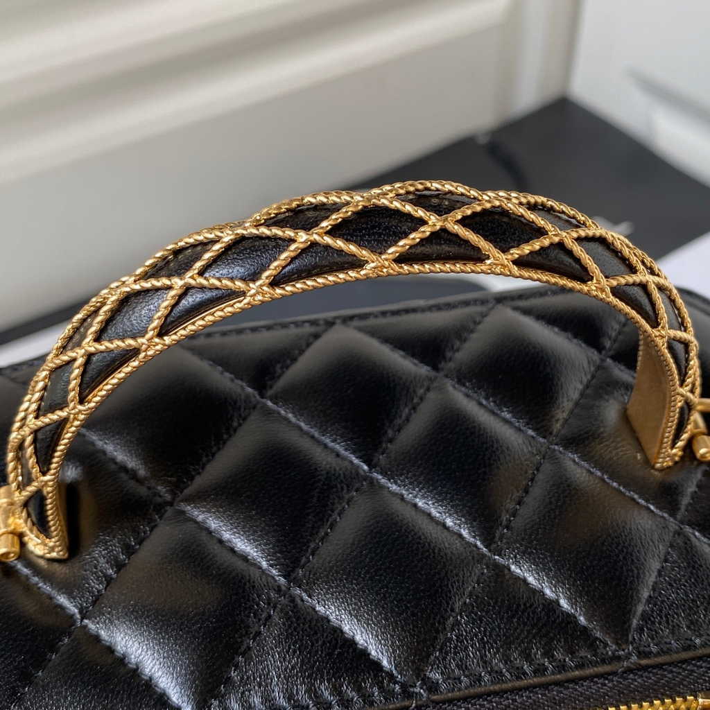 Chanel Clutch with chain black Lambskin AP3383