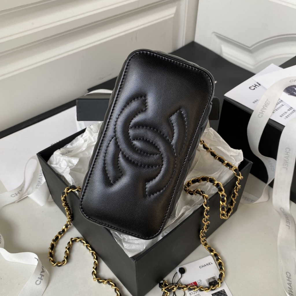 Chanel Clutch with chain black Lambskin AP3383