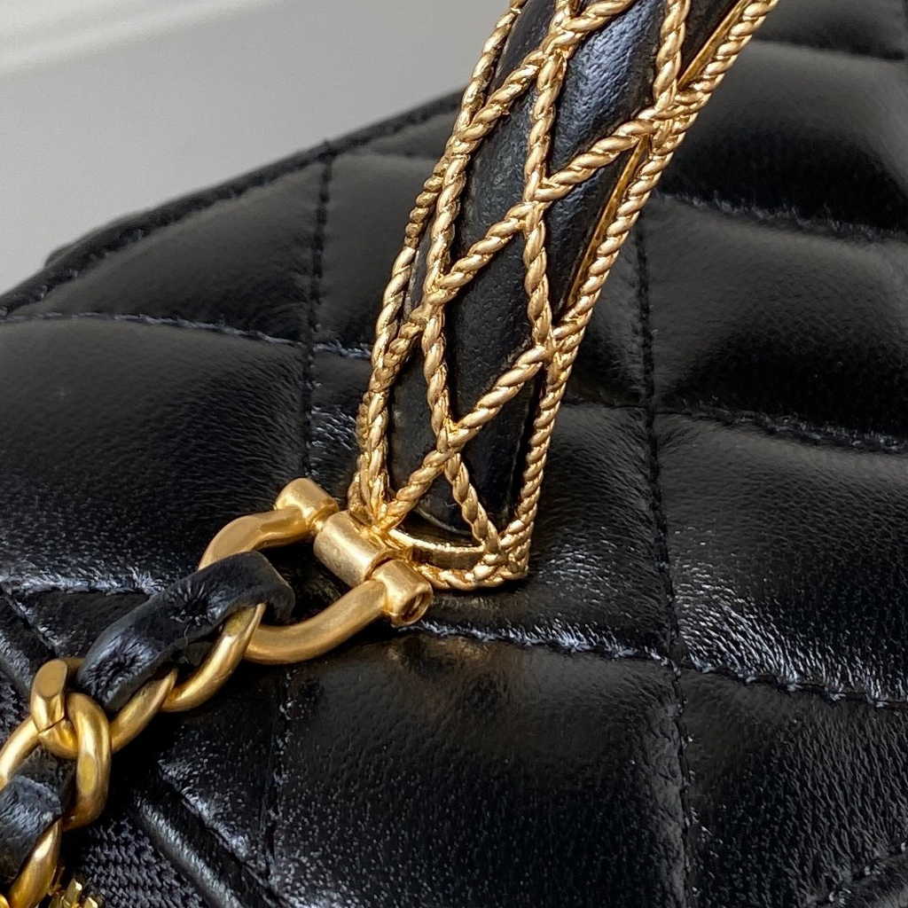 Chanel Clutch with chain black Lambskin AP3383