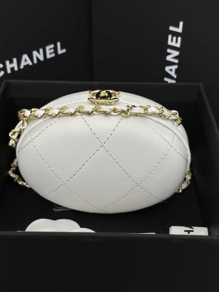 Chanel Clutch with chain White Lambskin AP3252