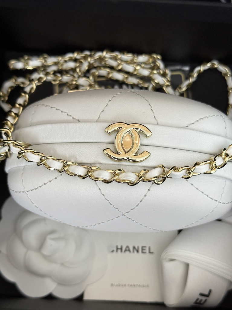 Chanel Clutch with chain White Lambskin AP3252