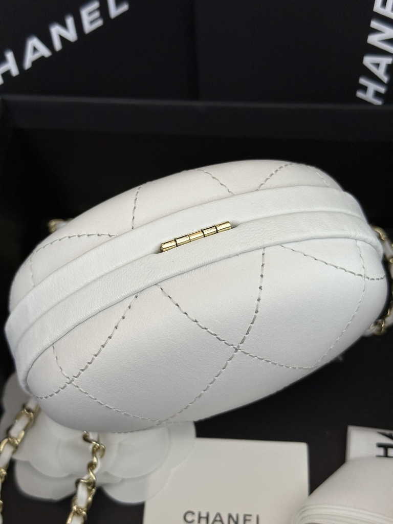 Chanel Clutch with chain White Lambskin AP3252