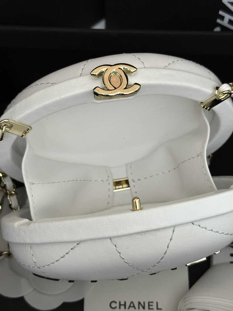 Chanel Clutch with chain White Lambskin AP3252