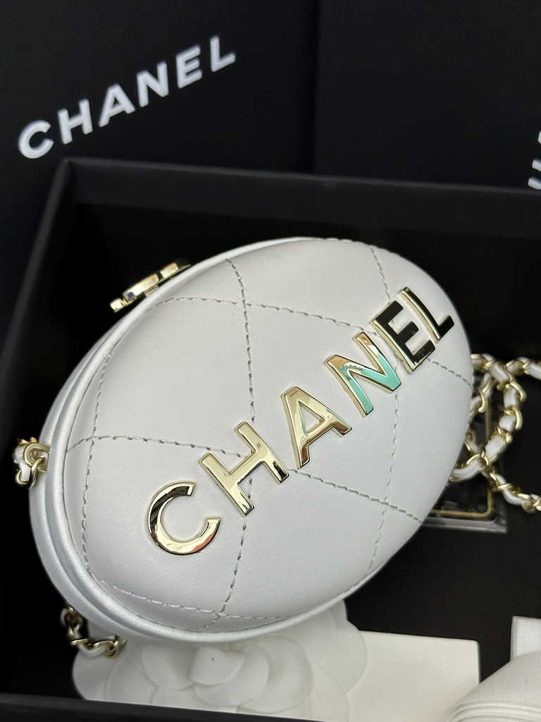 Chanel Clutch with chain White Lambskin AP3252