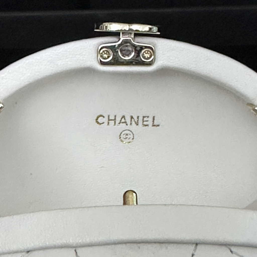 Chanel Clutch with chain White Lambskin AP3252