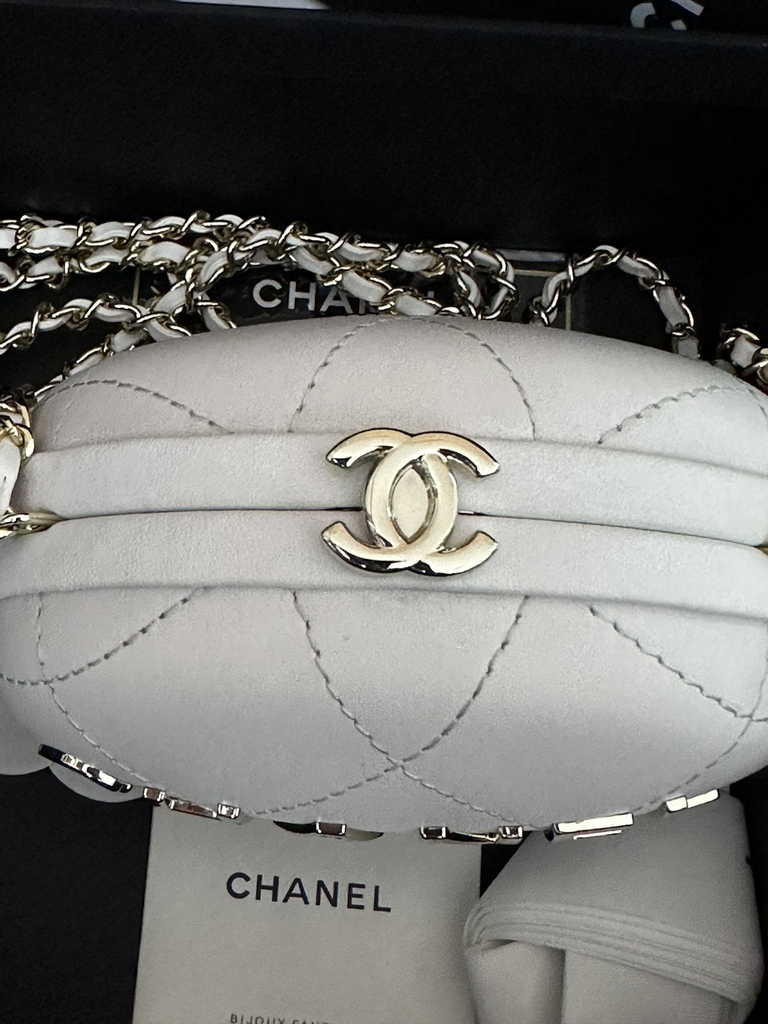 Chanel Clutch with chain White Lambskin AP3252