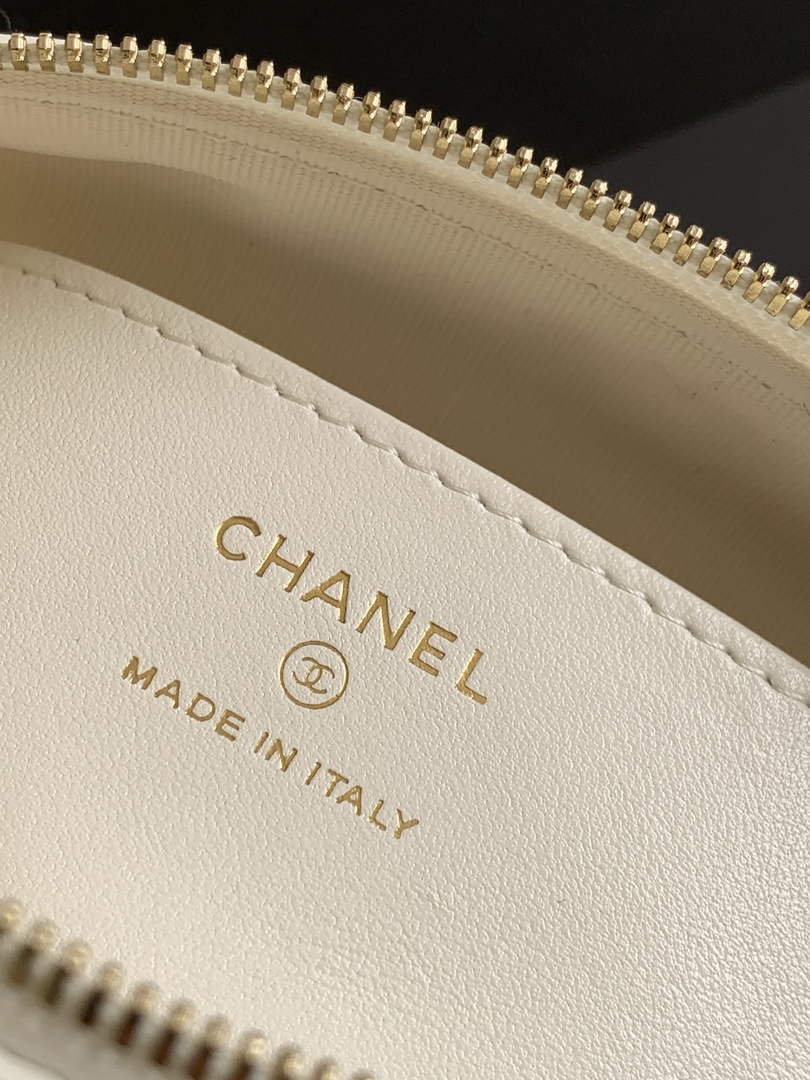 Chanel Clutch with chain Printed fabric AP4986