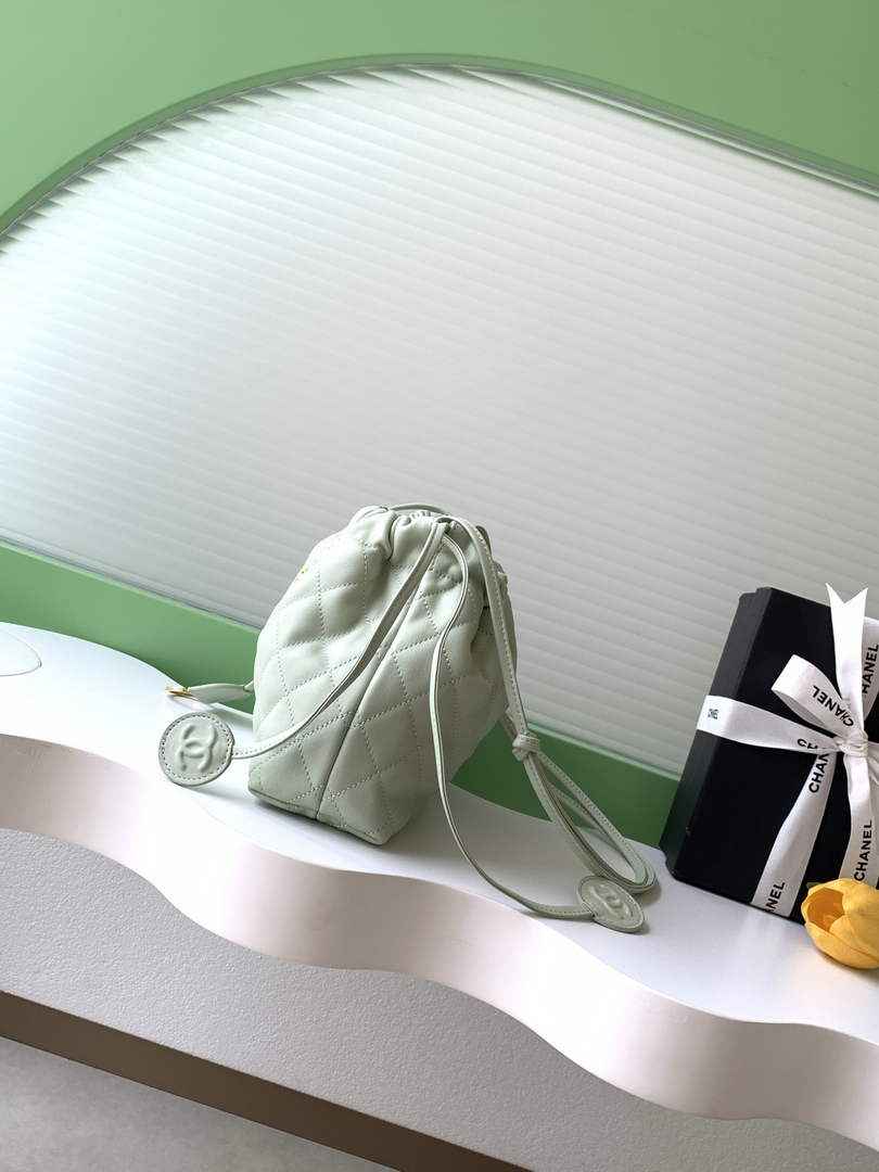 Chanel Clutch with leather strap, AP5228 Lambskin green