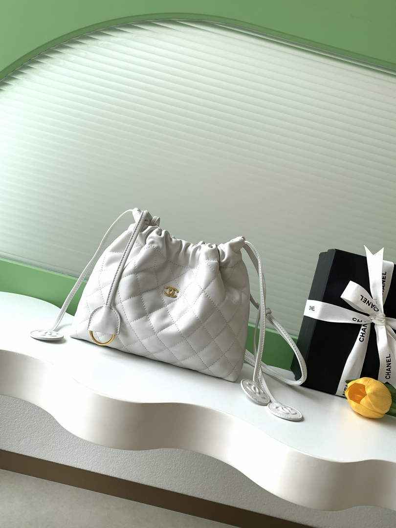 Chanel Clutch with leather strap, AP5228 Lambskin white