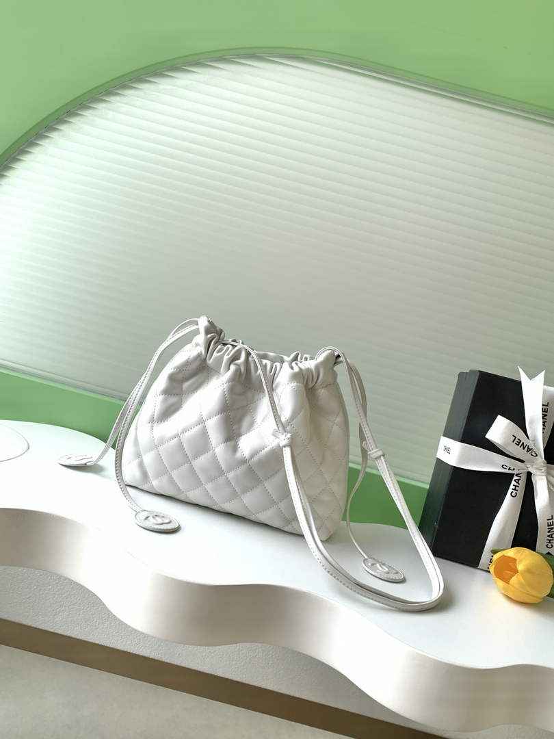 Chanel Clutch with leather strap, AP5228 Lambskin white
