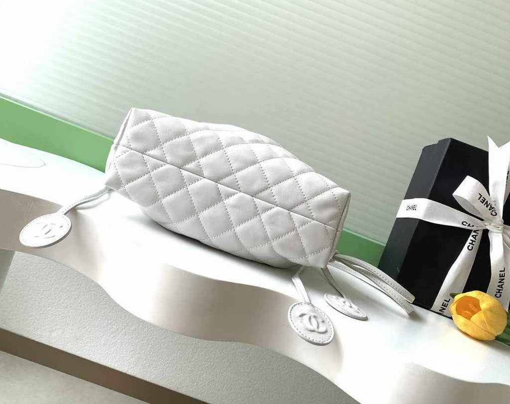 Chanel Clutch with leather strap, AP5228 Lambskin white
