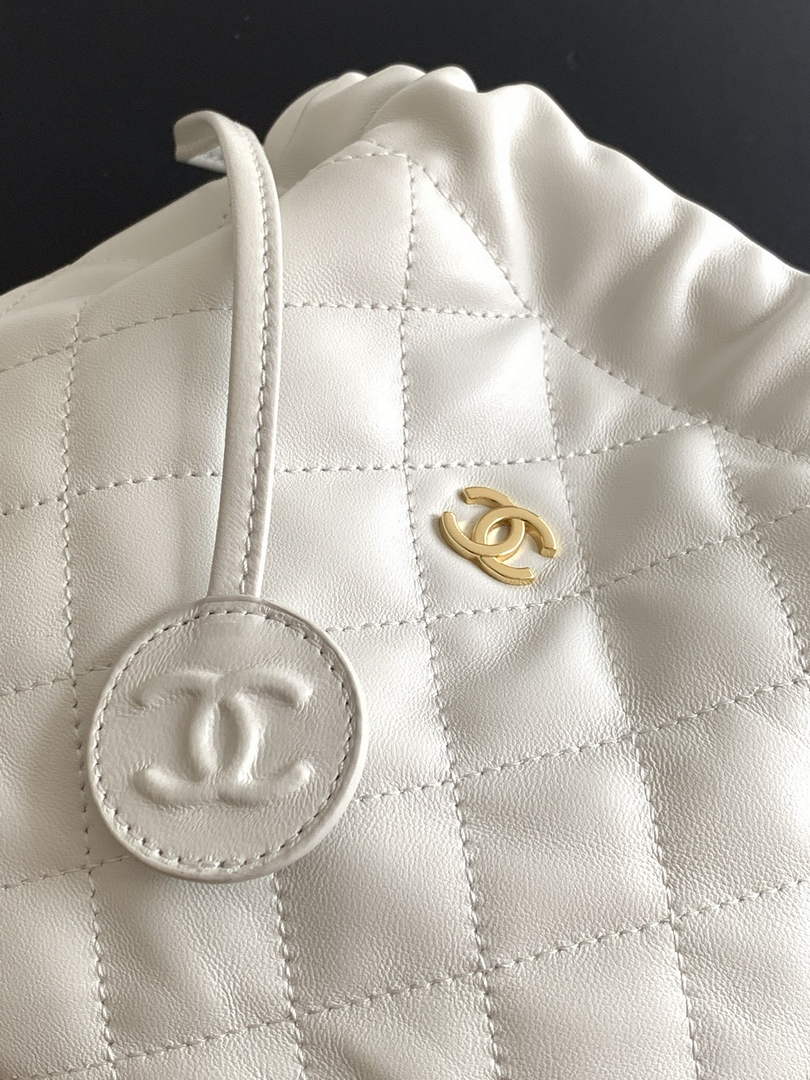 Chanel Clutch with leather strap, AP5228 Lambskin white