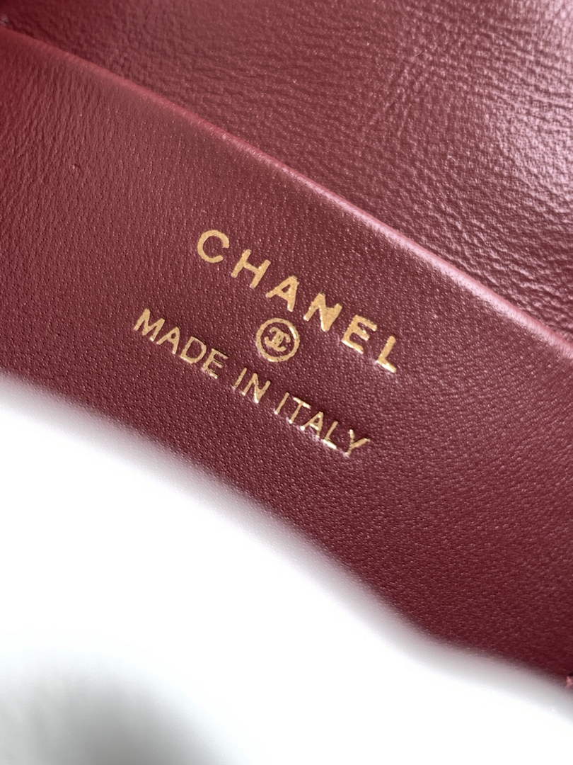 Chanel Clutch with leather strap, AP5228 Lambskin white