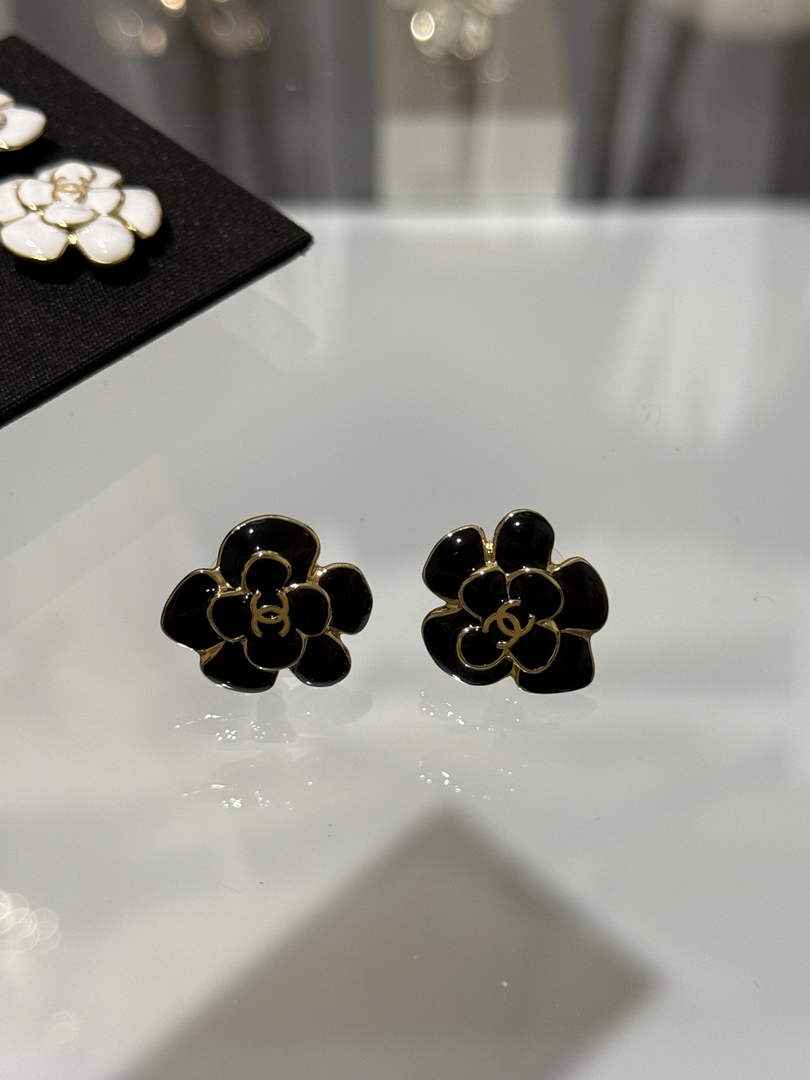 Chanel Coco Crush Earrings J32304