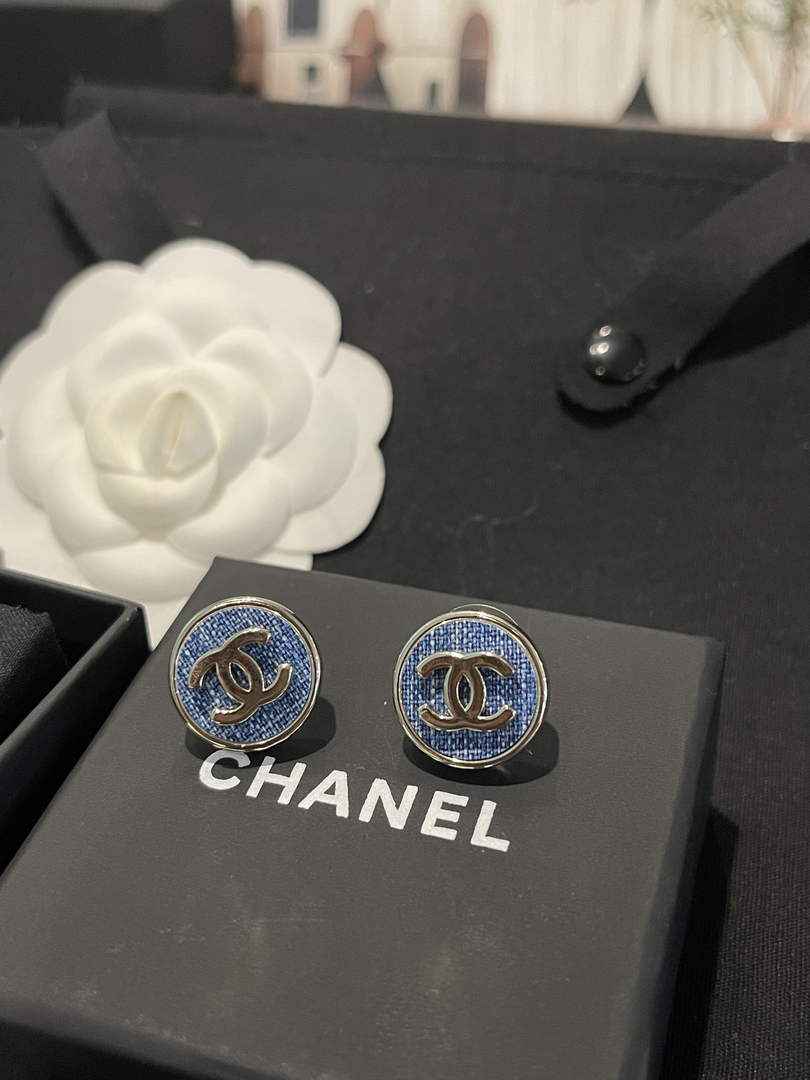 Chanel Coco Crush Earrings J32309