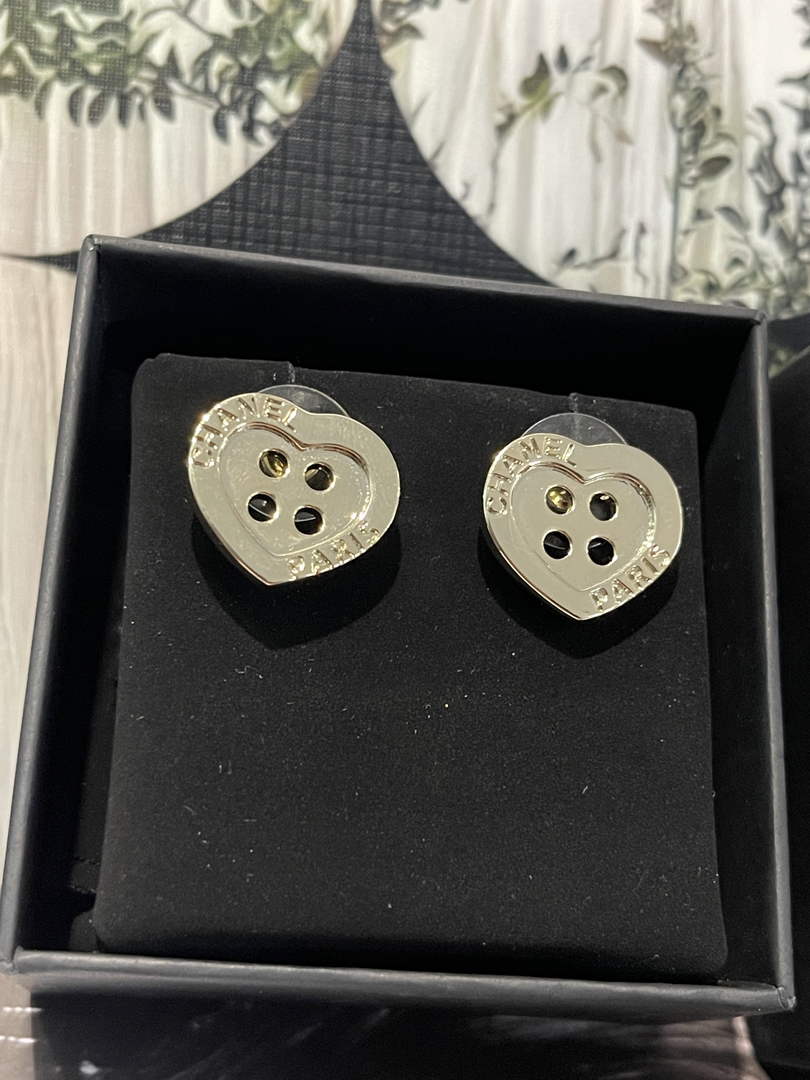 Chanel Coco Crush Earrings J32403