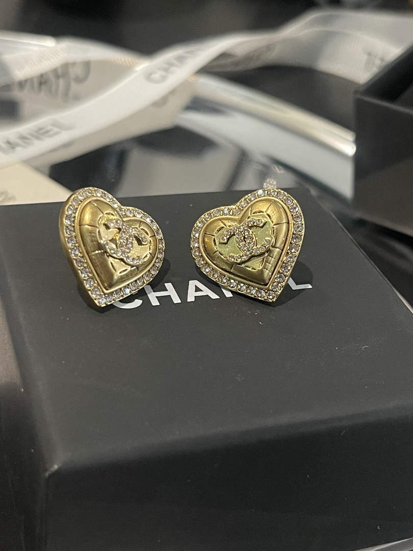 Chanel Coco Crush Earrings J32406