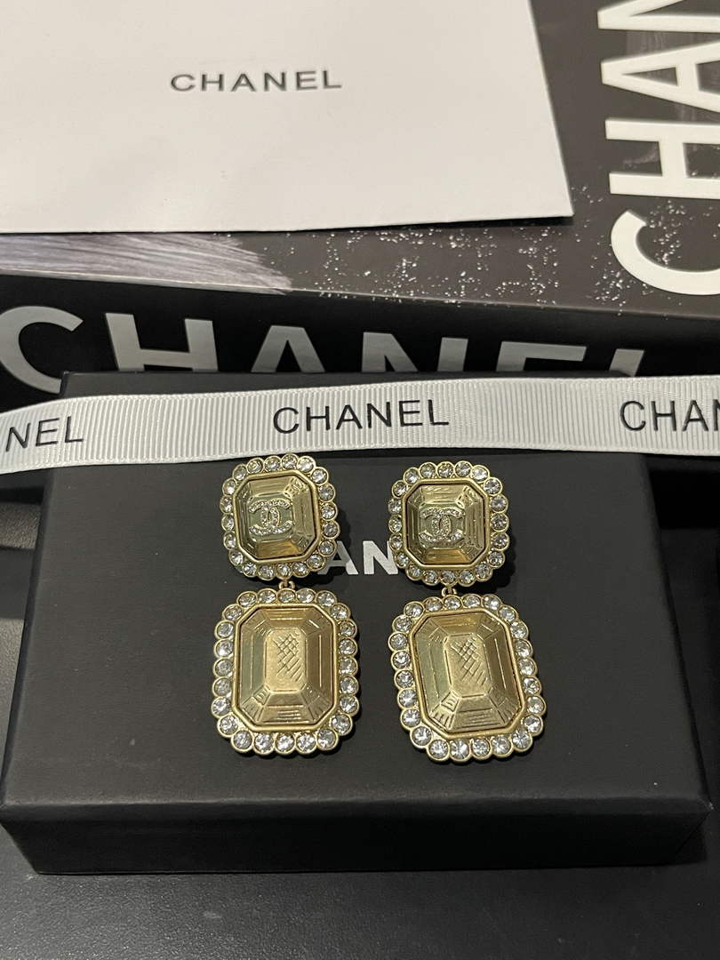 Chanel Coco Crush Earrings J32409