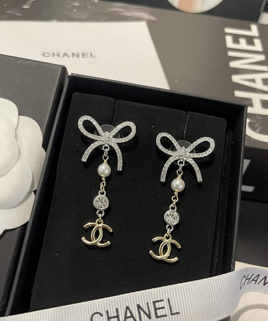 Chanel Coco Crush Earrings J32410