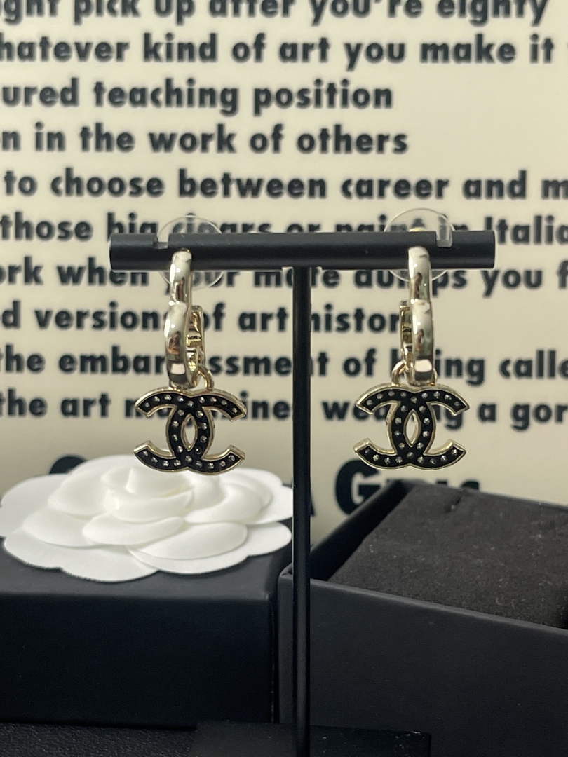 Chanel Coco Crush Earrings J32412