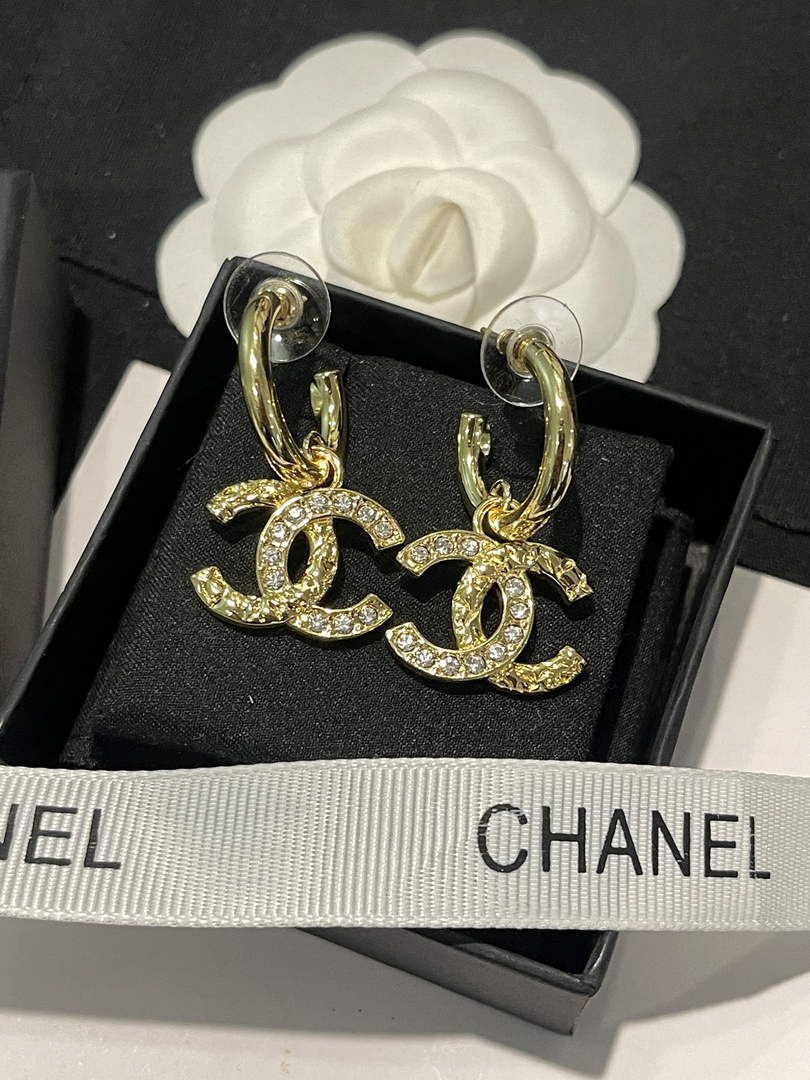 Chanel Coco Crush Earrings J32413