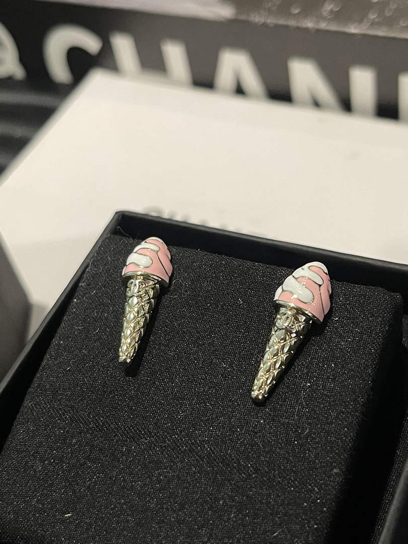 Chanel Coco Crush Earrings J32414