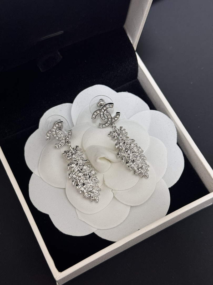 Chanel Coco Crush Earrings J32416