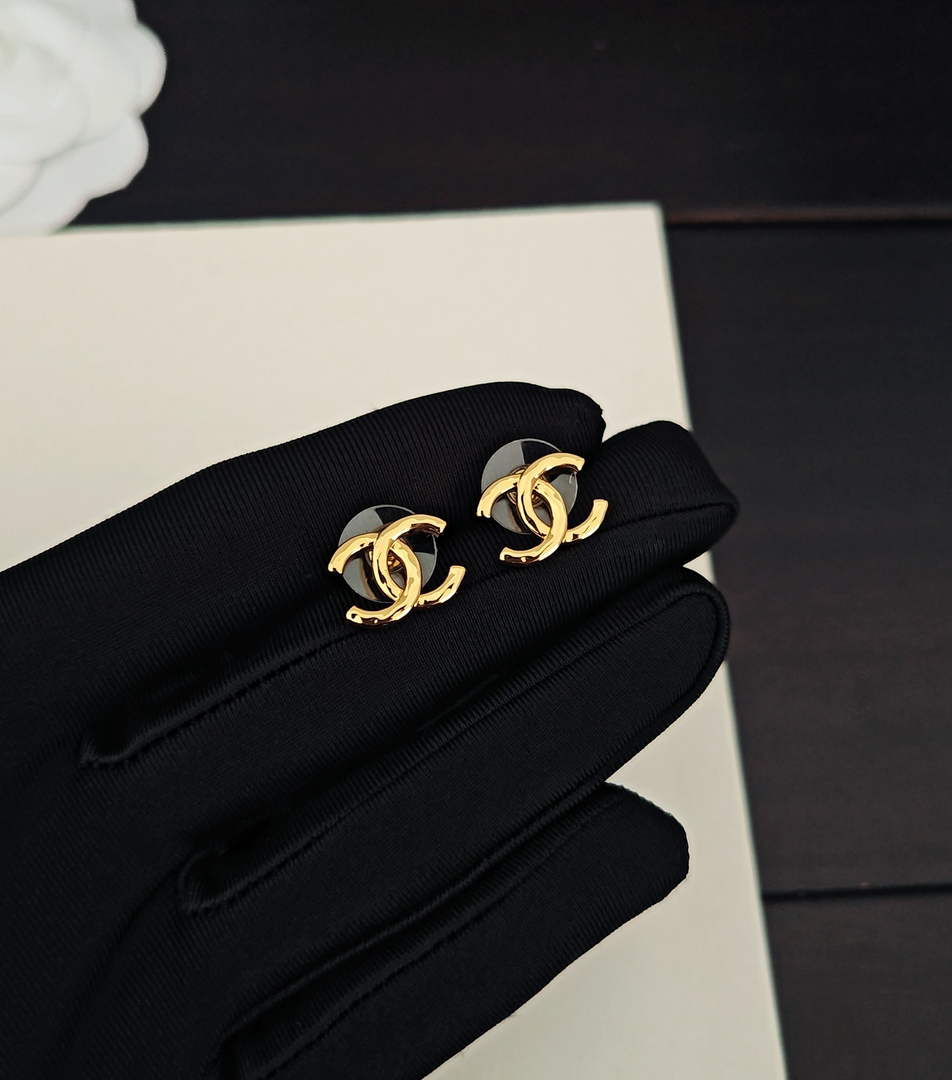 Chanel Coco Crush Earrings J32418