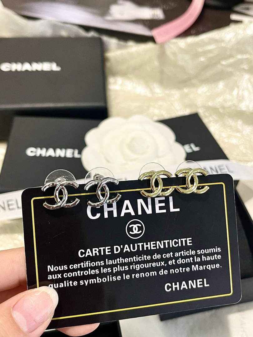 Chanel Coco Crush Earrings J32312