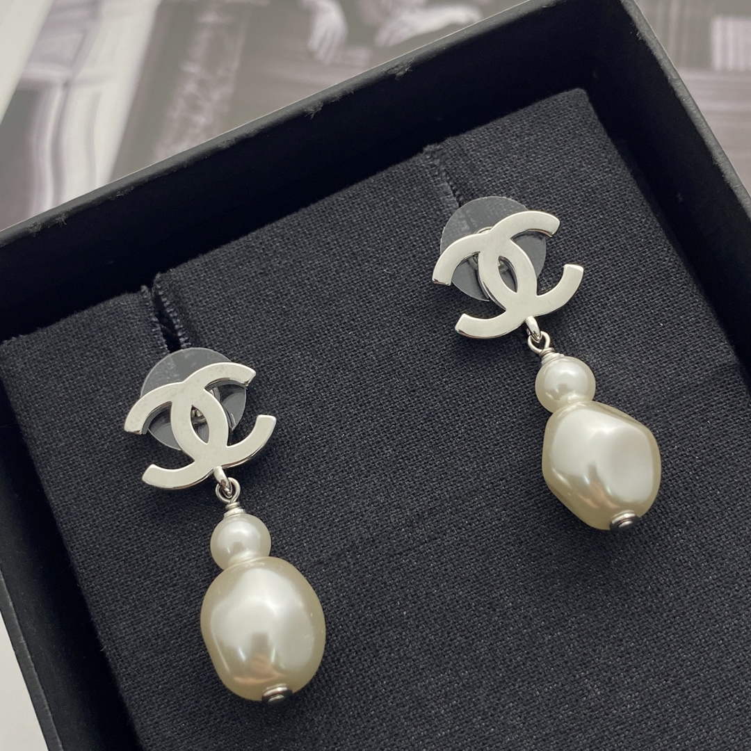 Chanel Coco Crush Earrings J32423