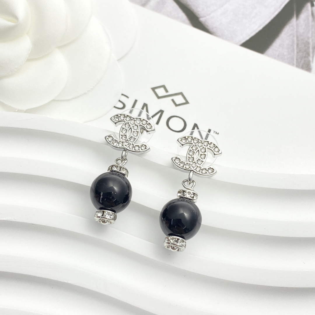 Chanel Coco Crush Earrings J32425