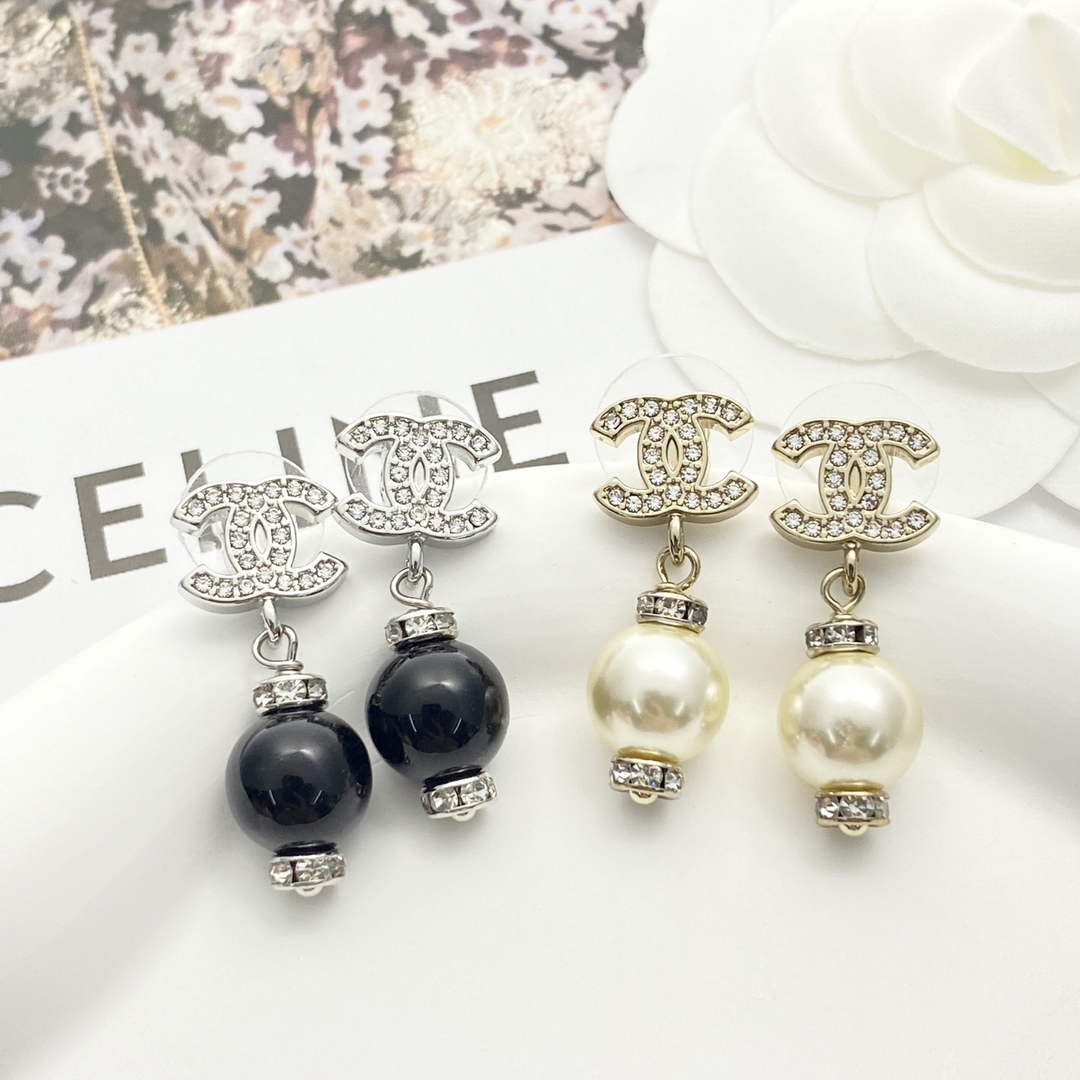 Chanel Coco Crush Earrings J32426