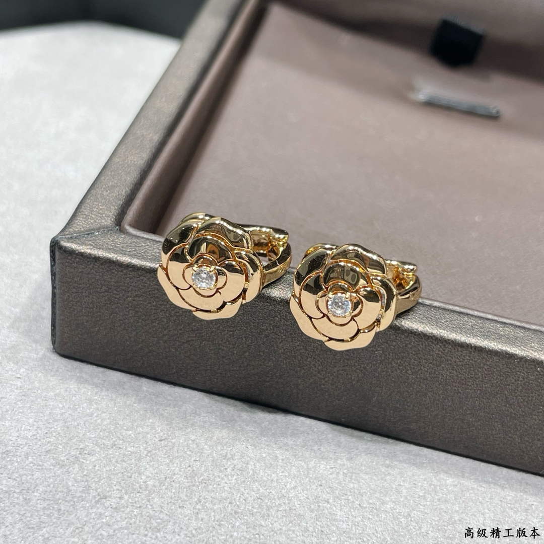 Chanel Coco Crush Earrings J32429